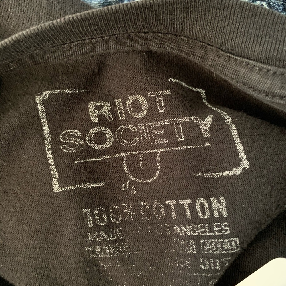 Riot Society graphic tee shirt. Size medium - Picture 7 of 7